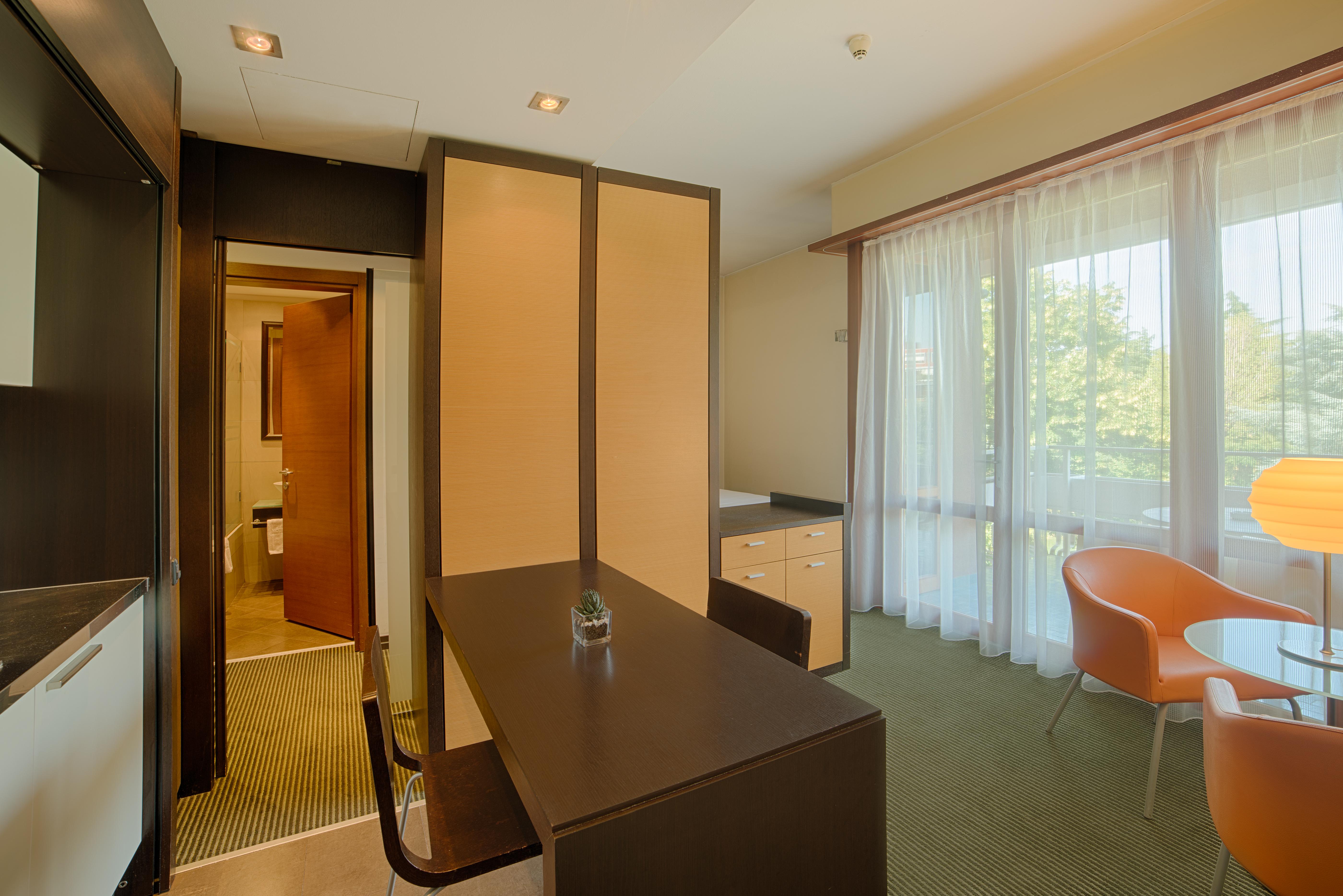 เอ็นเอช มิลาโน 2 เรซิเดนเช Aparthotel เซกราเต ภายนอก รูปภาพ