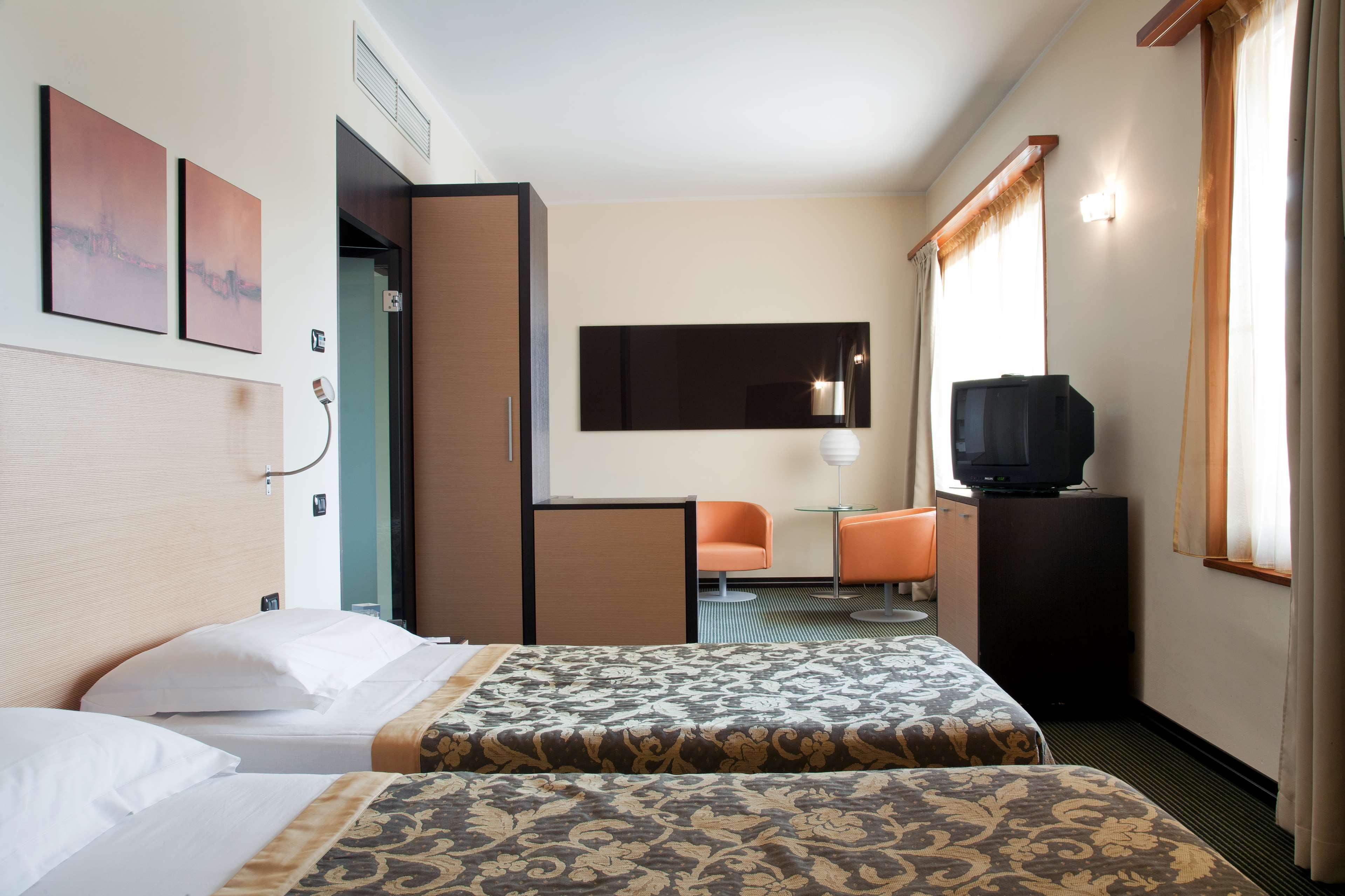 เอ็นเอช มิลาโน 2 เรซิเดนเช Aparthotel เซกราเต ภายนอก รูปภาพ