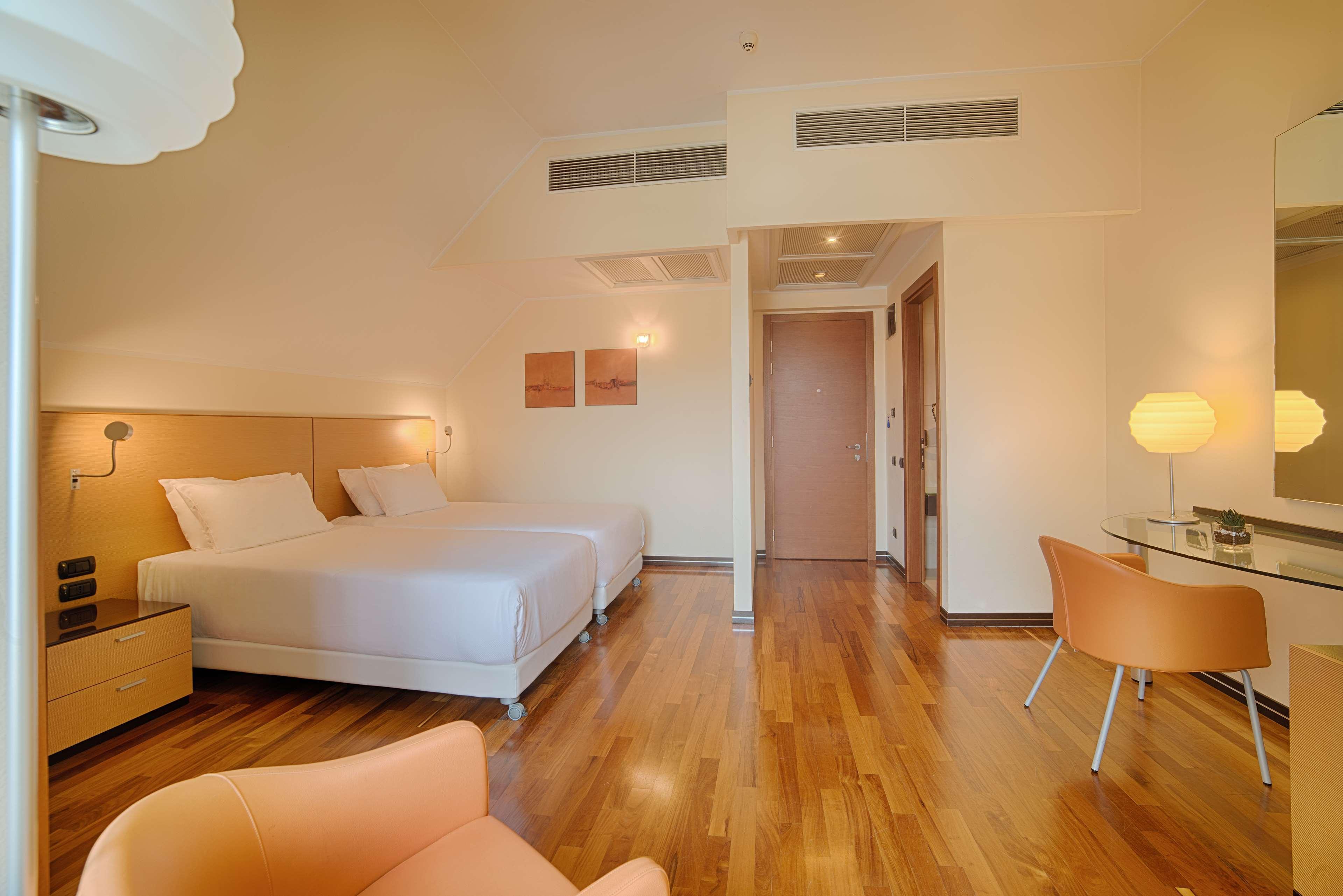 เอ็นเอช มิลาโน 2 เรซิเดนเช Aparthotel เซกราเต ภายนอก รูปภาพ