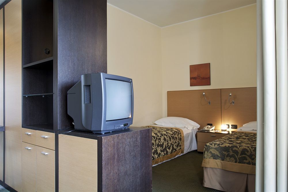 เอ็นเอช มิลาโน 2 เรซิเดนเช Aparthotel เซกราเต ภายนอก รูปภาพ