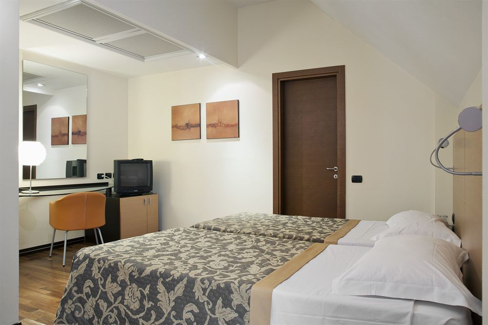 เอ็นเอช มิลาโน 2 เรซิเดนเช Aparthotel เซกราเต ภายนอก รูปภาพ
