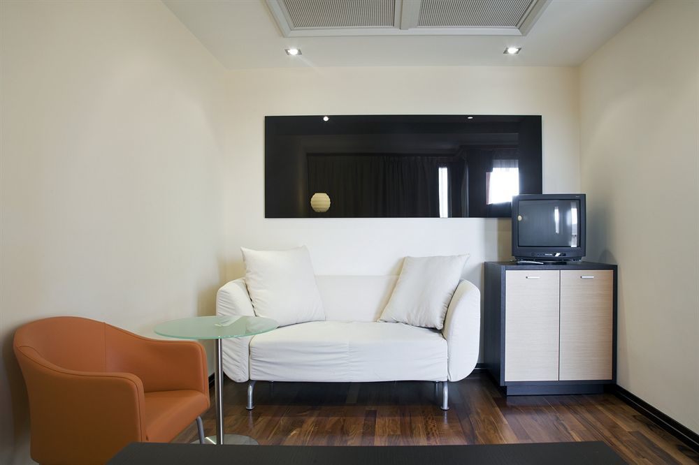 เอ็นเอช มิลาโน 2 เรซิเดนเช Aparthotel เซกราเต ภายนอก รูปภาพ