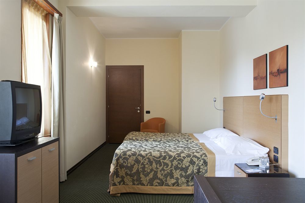 เอ็นเอช มิลาโน 2 เรซิเดนเช Aparthotel เซกราเต ภายนอก รูปภาพ